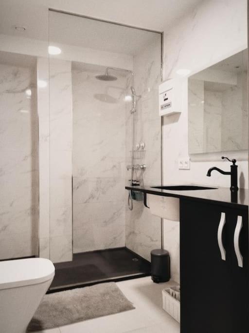 Apartament Center Wifi Parking Free Grenada Zewnętrze zdjęcie